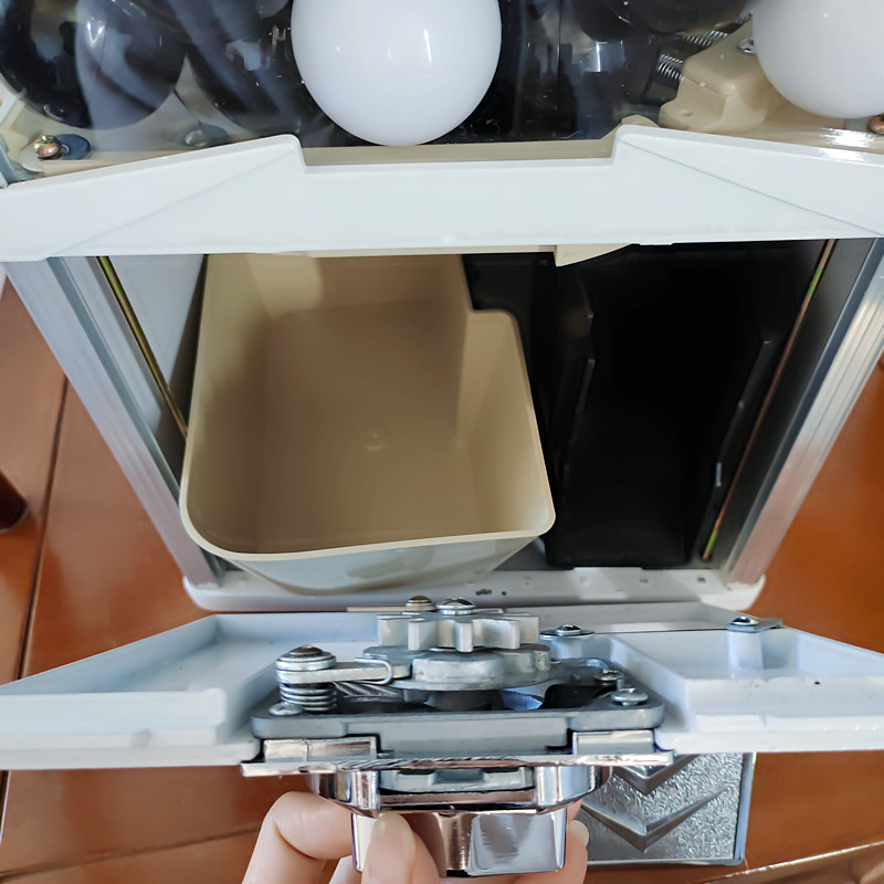 Coin-operated egg twister acti - Ticket Redemption Machine 评论和价格
